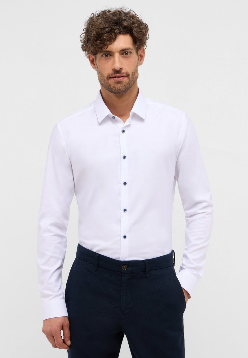 Eterna STRUKTURIERTES LANGARM SUPER SLIM - Chemise classique - weiß