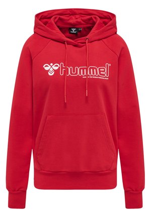 Czerwony hoodie z kieszenią kangurką z przodu, regulowanym kapturem ze sznurkiem oraz dużym białym logo "hummel" na klatce piersiowej. Miękka faktura materiału.