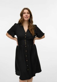 Vero Moda Curve VMCMELANEY MIDI - Robe chemise - black