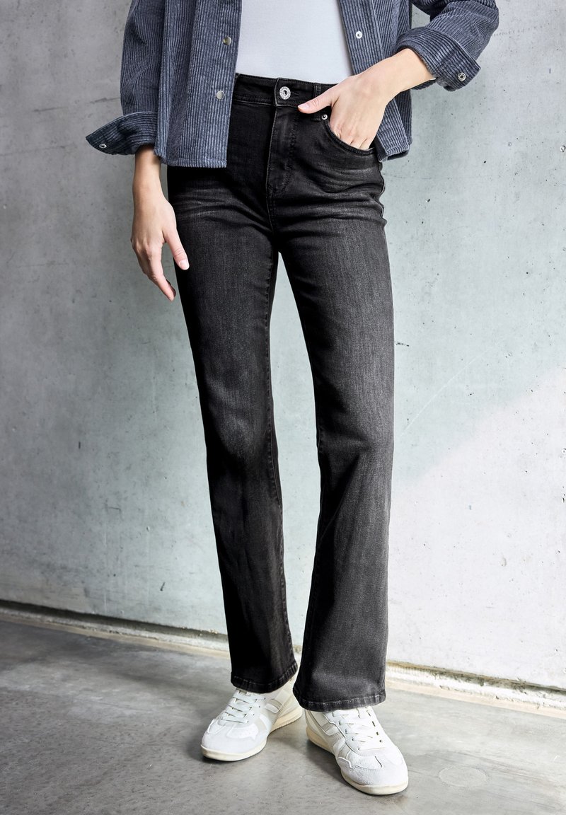 STREET-ONE Bootcut jeans voor dames in Beige | STREET-ONE