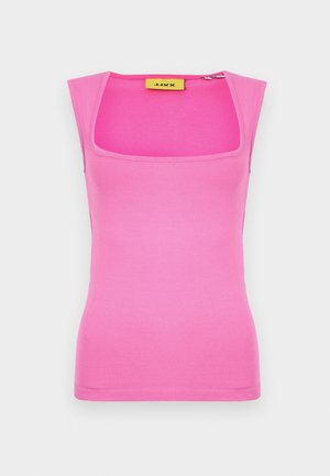 Figurformad rosa linne med fyrkantig halsringning, tillverkat av ett slätt tyg, med ärmlös design och enkel konstruktion.