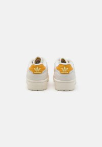 adidas Originals RIVALRY UNISEX - Tenisky - cloud white/preloved yellow/easy yellow