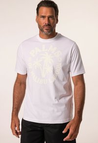 Camiseta blanca de algodón con cuello redondo, que presenta un gráfico de palmera en tonos claros y el texto "PALMS OF MALIBU LAGOON" en un diseño circular.