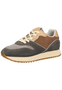 Sneaker en suède gris avec des accents en cuir marron clair, panneau latéral texturé, lacets beiges et semelle en caoutchouc. Dispose d'un design à bout rond.