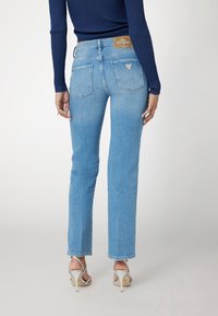 Guess SEXY  - Sirgete säärtega teksad - blau