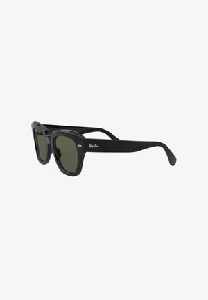 Occhiali da sole neri con montatura quadrata e lenti verdi. Presentano il marchio Ray-Ban sulla stanghetta. Costruzione in plastica leggera.