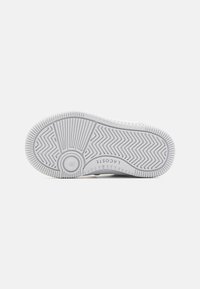 Lacoste INFANT COURT UNISEX - Obuća za bebe - blanc/vert