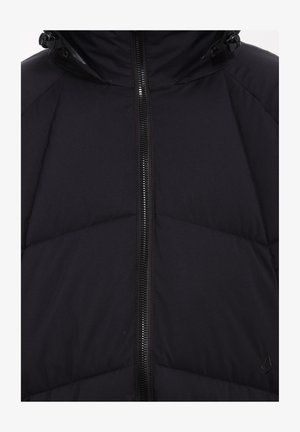 Schwarze Daunenjacke mit durchgehendem Reißverschluss, ausgestattet mit einem gesteppten Design und einer Kapuze mit Kordelzug. Geschmeidige Textur mit tonal abgestimmtem Branding am Saum.