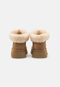 UGG FUNKARRA CABIN CUFF - Ankle boots - chestnut
