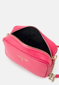Patrizia Pepe HANDBAG - Borsa a tracolla - hybrid rose