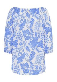 Sininen kukkakuosiset paita, olkapäiden peittämätön malli, jossa on kolme neljäsosaa hihoja ja valkoinen tausta. Kevyt kangas, jossa on teksturoitu pinta.