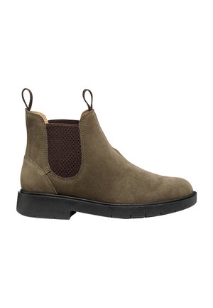 Brauner Chelsea-Stiefelette aus Wildleder mit schwarzen elastischen Seitenteilen, Zuglaschen vorne und hinten sowie schwarzer Gummisohle.