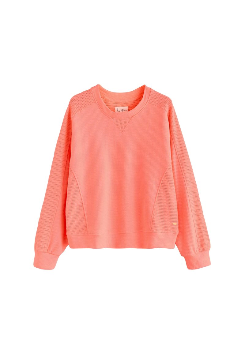 Koraalkleurige sweatshirt met een textuur en geribbelde structuur. Heeft een ronde hals, lange mouwen en zijzakken. Zacht materiaal met een relaxte pasvorm.