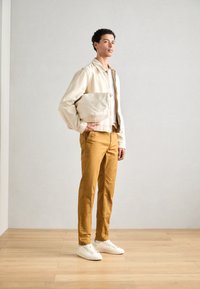 Scotch & Soda ESSENTIAL STUART  - Chinos - golden rust