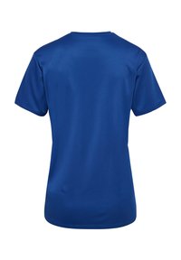 Niebieska koszulka z krótkim rękawem wykonana z gładkiego materiału, z okrągłym dekoltem i gładkimi plecami bez wzorów i zdobień.