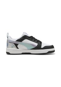 Sneaker basse con tomaia in pelle bianca, dettagli neri e particolare iridescente sul lato. Presentano lacci neri e una suola in gomma.