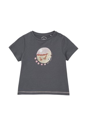 Szary bawełnowy t-shirt z krótkimi rękawami i zatrzaskami na ramionach. Na przodzie znajduje się design z dwoma żyrafami, krajobrazem oraz różowymi akcentami kwiatowymi.