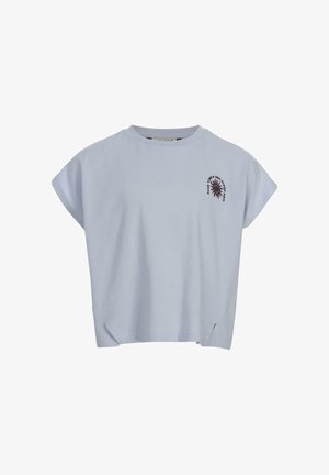 Lichtblauw cropped T-shirt met opgerolde mouwen en een zwarte zonafbeelding met de tekst "Good Vibes and Sunny Days" op de linkerborst.