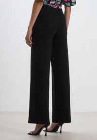 Calliope WIDE LEG CON BOTTONI  - Jeans a zampa - nero