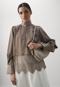Bruuns Bazaar CEDARSBBCHATRINE BLOUSE - Bluza - khaki