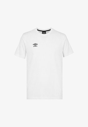 T-shirt blanc uni à manches courtes avec un col rond et un petit logo noir Umbro sur la poitrine gauche.