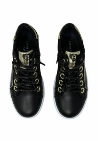 Sneaker nere in materiale sintetico, dotate di occhielli dorati, lacci neri e suola in gomma bianca. Logo sulla linguetta.