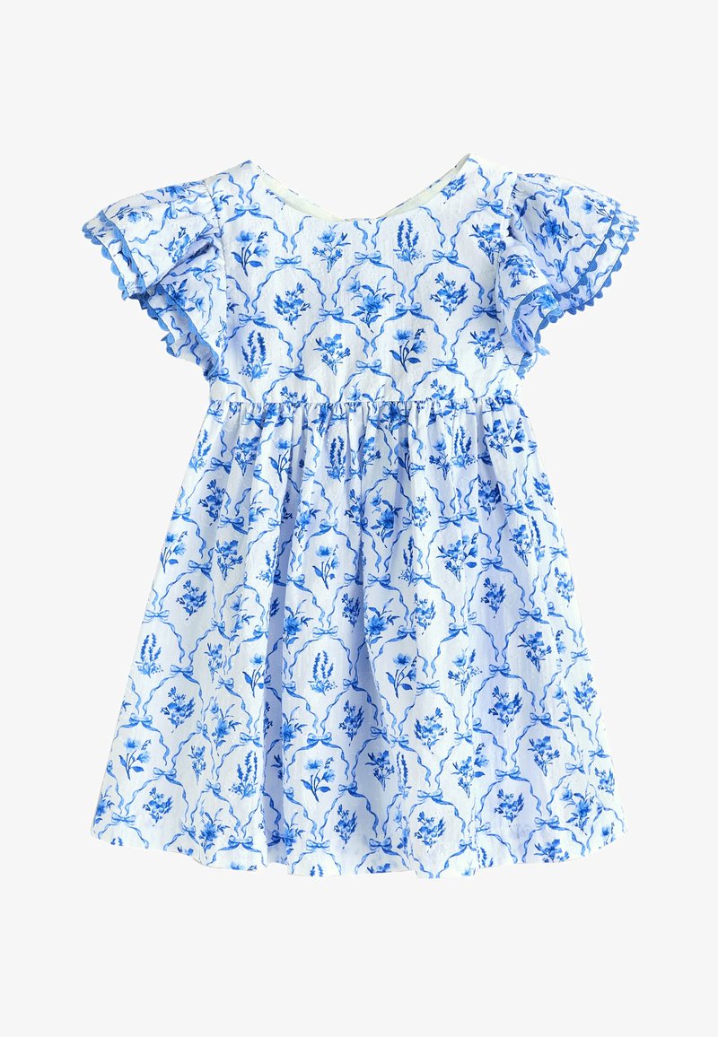 Robe en coton blanc avec des motifs floraux bleus, manches volantées et taille froncée, conçue pour un enfant.