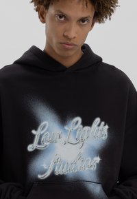 LOW LIGHTS STUDIOS® CHROMATIC HOODIE - Camisola - black
