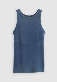 Débardeur bleu côtelé avec un col rond et des emmanchures larges, fabriqué en tissu doux. Il présente un ourlet droit et une légère variation de couleur.