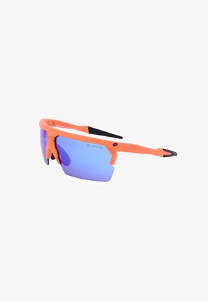 Occhiali da sole sportivi con montatura arancione e lenti specchiate blu, progettati per attività all'aperto.