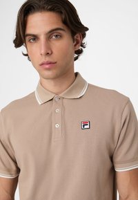 Fila BIELLA REGULAR TIPPED - Piké - taupe gray
