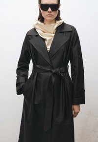 Mango NORTH - Trenčkot - black