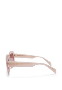 Rosa Sonnenbrille mit einem glänzenden, übergroßen Rahmen und dünnen Bügeln. Mit goldenen Markenlogo auf einem Bügel. Die Gläser sind leicht getönt.