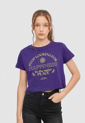 INSIDE CROP HAPPINESS - Camiseta estampada - morado