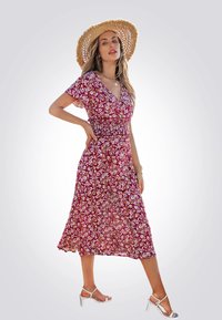 Cupshe DITSY SMOCKED WAIST  - Jurk - red
