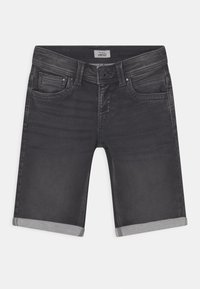 Shorts de mezclilla negra con dobladillo enrollado, que cuentan con cinco bolsillos, cierre frontal de botones y un ligero desvanecimiento en la tela.