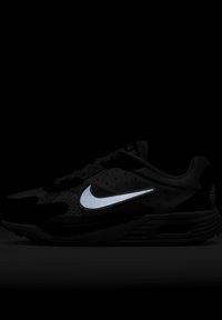Nike Sportswear AIR MAX SOLO - Treniņu apavi - white pure/platinum black