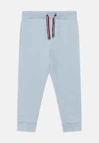 Pantaloni della tuta azzurro chiaro realizzati in morbido tessuto, con vita elastica e coulisse e polsini a coste alle caviglie.