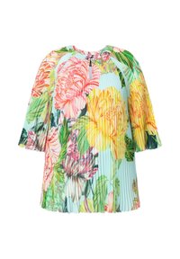 Blusa plissettata con maniche a metà gomito, decorata con grandi stampe floreali rosa, gialle e arancioni su uno sfondo azzurro chiaro.