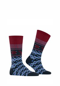 Chaussettes tricotées avec un bord supérieur bordeaux, une base marine et un motif floral en bleu et rouge, avec un design côtelé texturé.