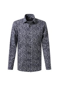Camicia da uomo a maniche lunghe con bottoni, con un intricato motivo paisley blu navy e bianco e colletto a punta su sfondo bianco.