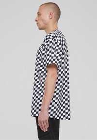 Urban Classics CHECK - Nyomott mintás póló - blackcheck
