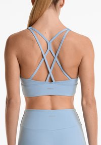OYSHO STRAPPY BACK - Sportski grudnjak s blagom potporom - mottled royal blue