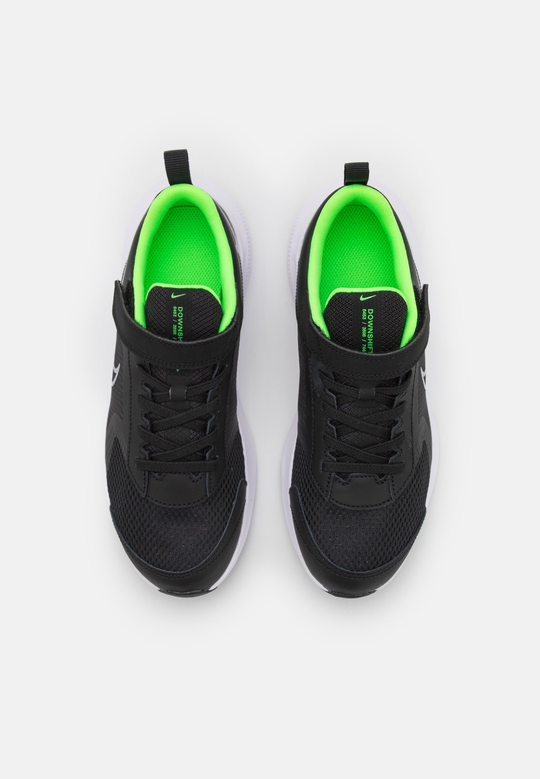 Nike Performance DOWNSHIFTER 11 UNISEX - Neutralios pronacijos bėgimo  bateliai - black/green strike/chrome/juoda - Zalando.lt