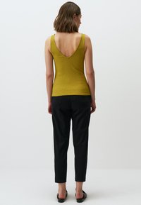 Jimmy Key V NECK SLEEVELESS - Top - oil green