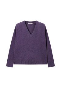 Pull en laine violet à col V, avec des manches longues, des poignets et un ourlet côtelés. Texture douce, coupe décontractée, marque minimaliste au niveau du col.