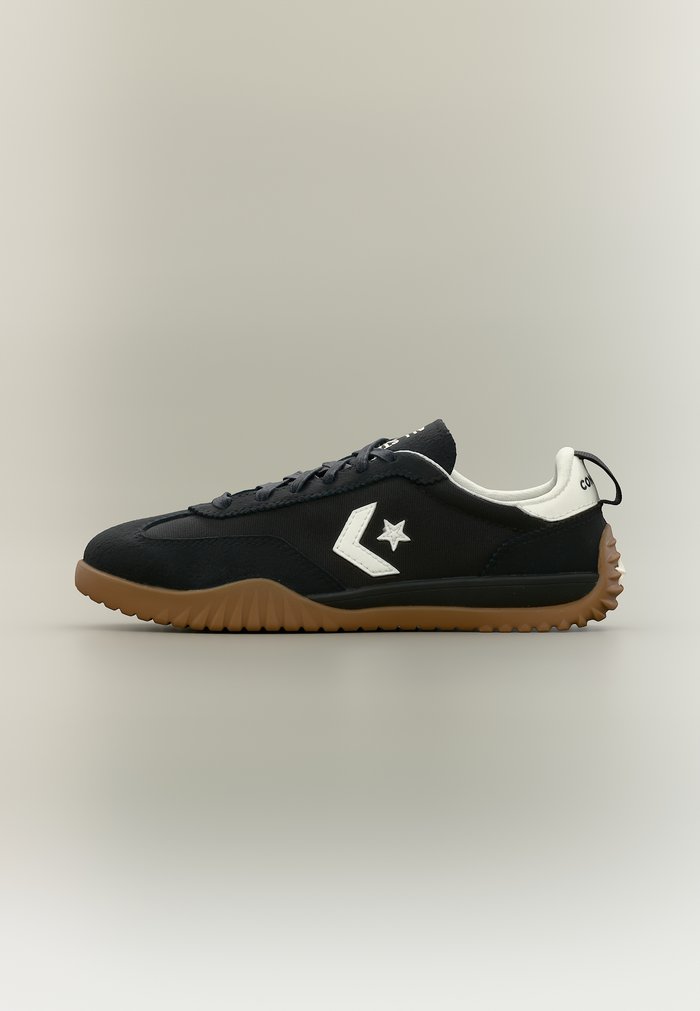 Converse RUN STAR TRAINER UNISEX - Trainers - black/egret/honey