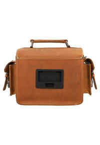 Brun læder messenger taske med et håndtag på toppen, frontlåg, sidelommer og en sort kortholder indsat. Har kontrasterende syninger.