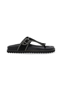 Sorte tå-sandaler lavet af glat læder med en tekstureret rem, prydet med en sølvfarvet spænde og en rillet gummisål.