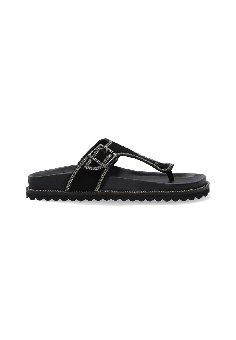 Sorte tå-sandaler lavet af glat læder med en tekstureret rem, prydet med en sølvfarvet spænde og en rillet gummisål.